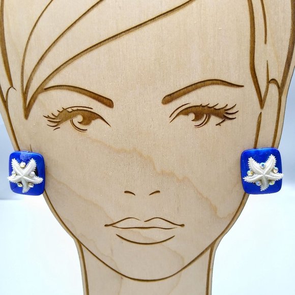 Vintage Sparkling Starfish Earrings, Bright Blue Lucite with White Sea Star - Picture 1 of 4